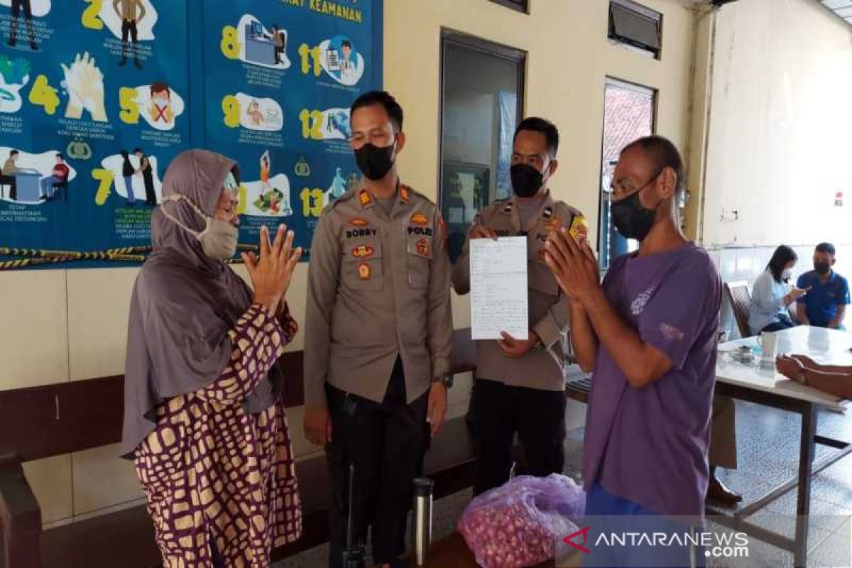 Polisi di Surakarta amankan seorang nenek curi bawang merah