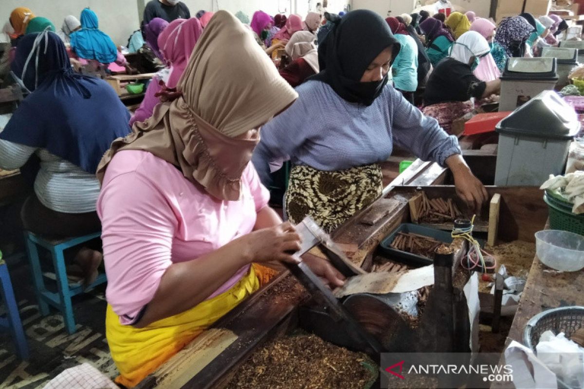 Industri rokok skala kecil di Kudus mulai pulih