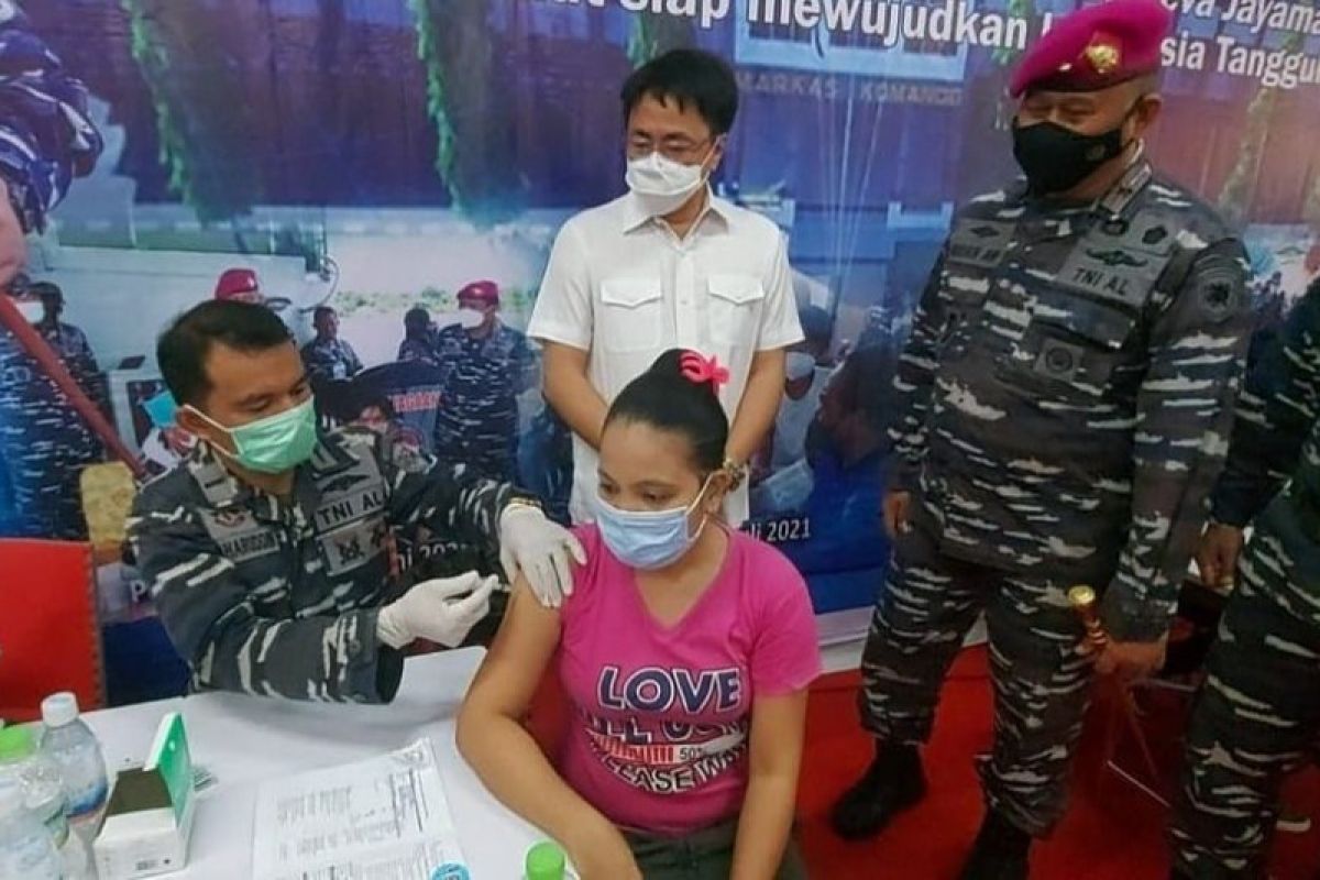 Wali Kota Manado apresiasi Serbuan Vaksinasi dilakukan Lantamal VIII