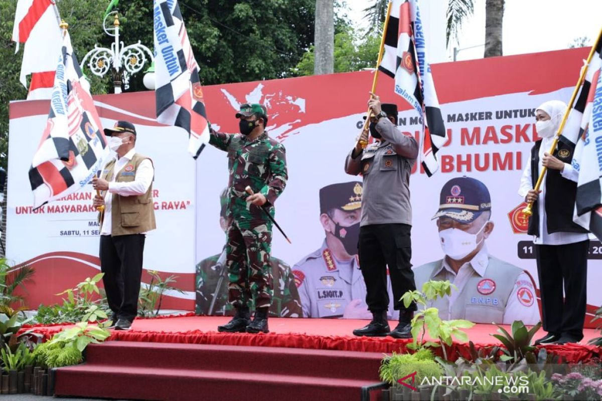 Panglima ingatkan warga Malang selalu pakai masker demi cegah COVID-19