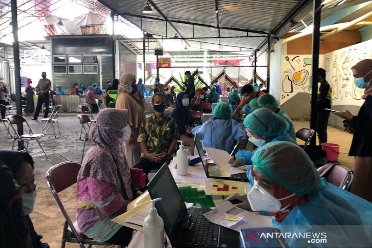 Yogyakarta mulai vaksinasi warga dari hasil penyisiran data RT