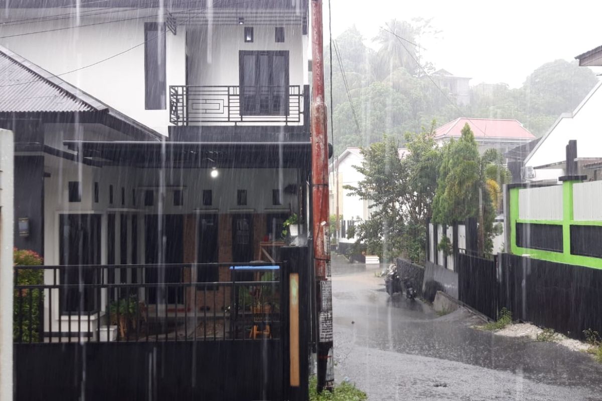 BMKG imbau warga di bantaran kali di Malut waspadai banjir, antisipasi bencana alam