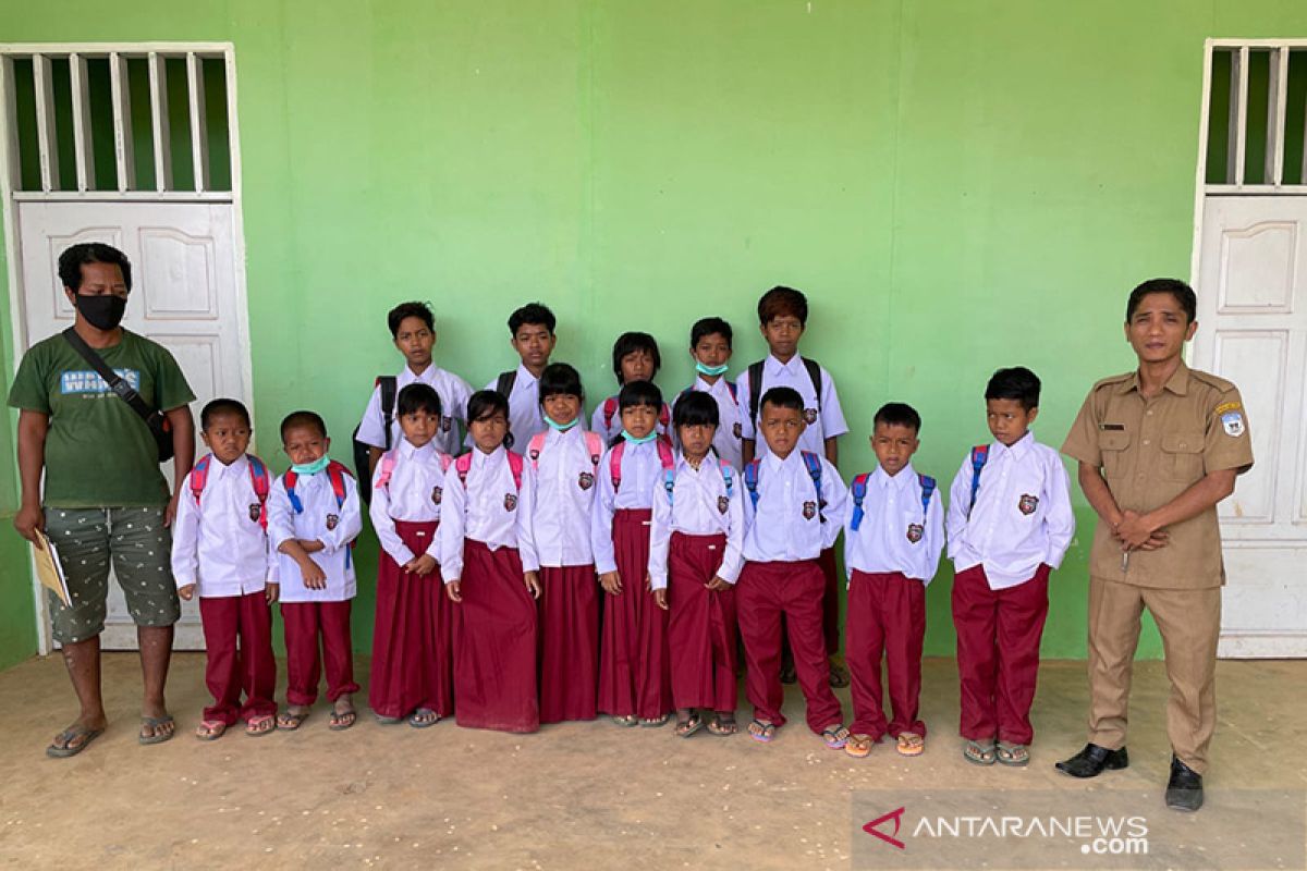 Perjuangan Yohana membujuk anak rimba bersekolah