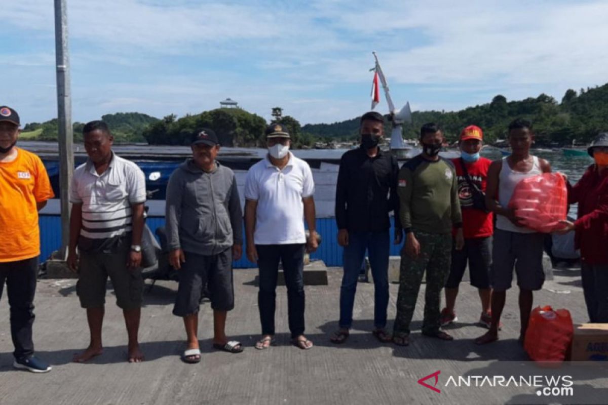 KM Tiga Putri 2 berhasil dievakuasi ke pelabuhan di  Minahasa Tenggara