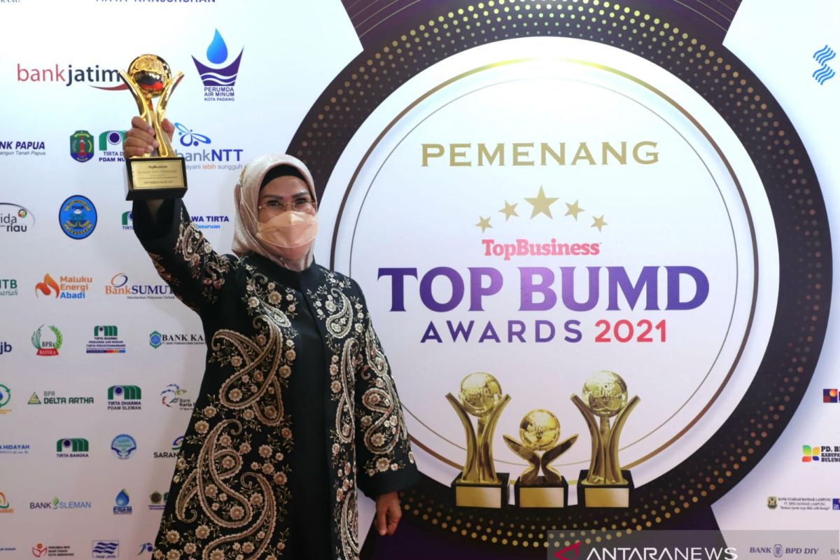 Hattrick, Bupati Serang dan BPR Serang Raih Top BUMD Award 2021