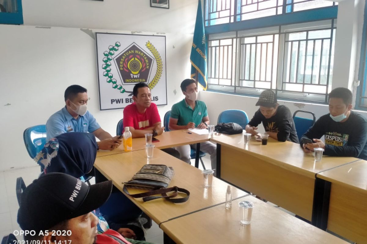 Dihadiri puluhan anggota PWI  Bengkalis, Bambang Gusfryadi ditunjuk ketua Panpel Konfercab