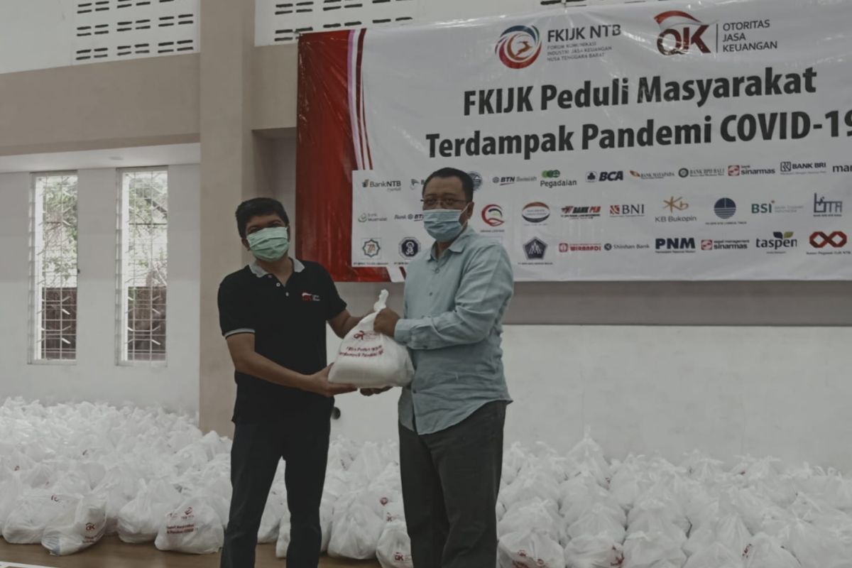 FKIJK-OJK NTB salurkan bantuan 2.000 paket kebutuhan pokok