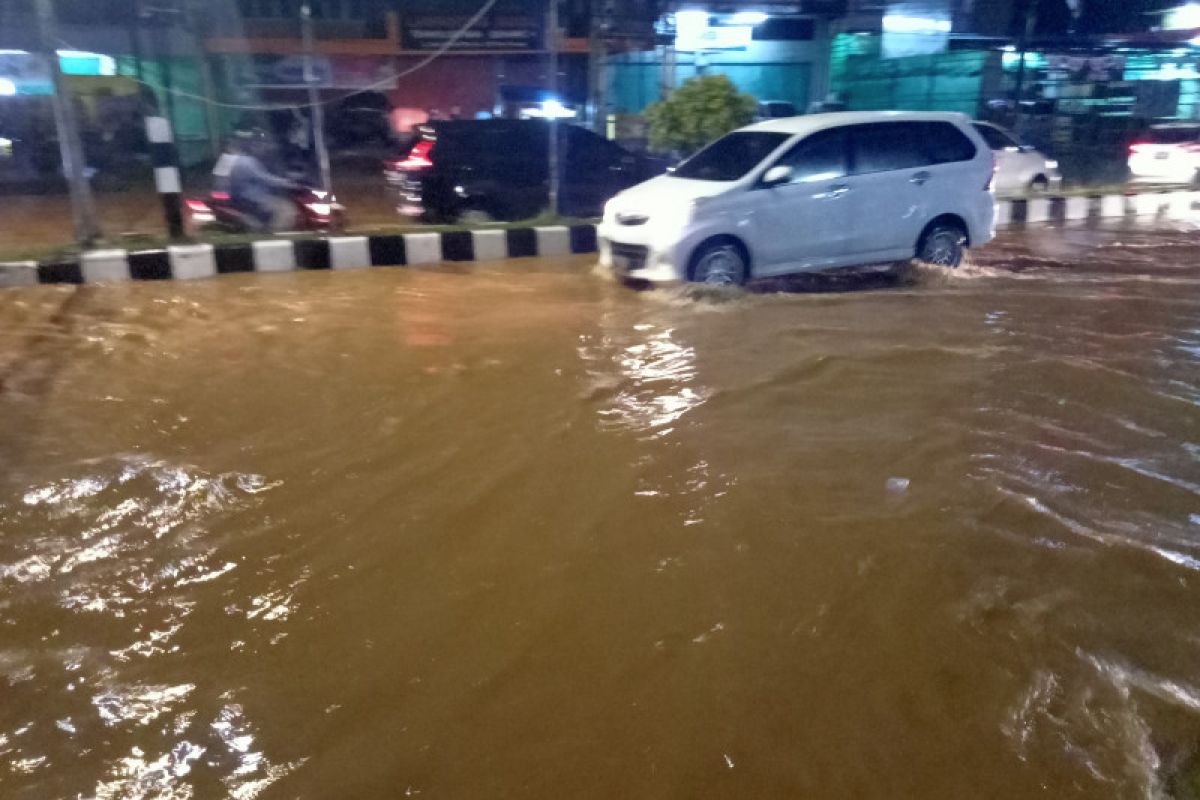 Banjir merendam ratusan rumah di Kota Sorong