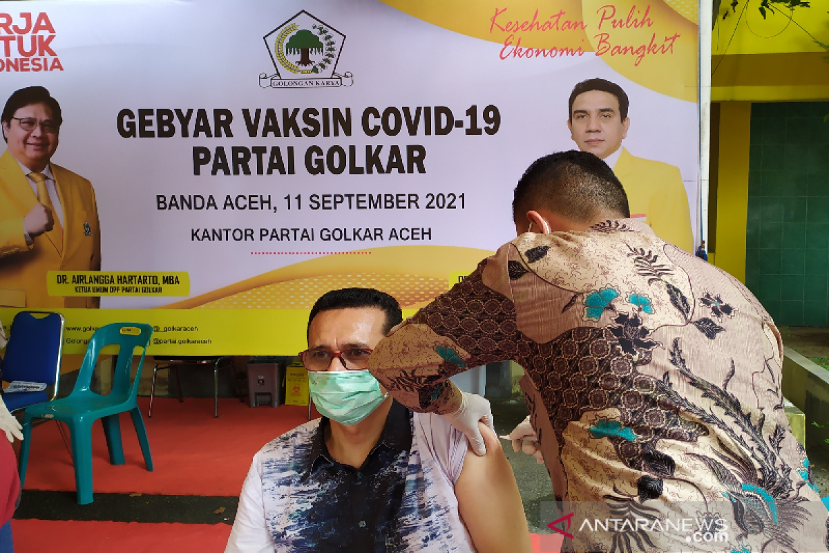 Golkar Aceh kembali gelar vaksinasi gratis untuk warga, termasuk tes gula darah