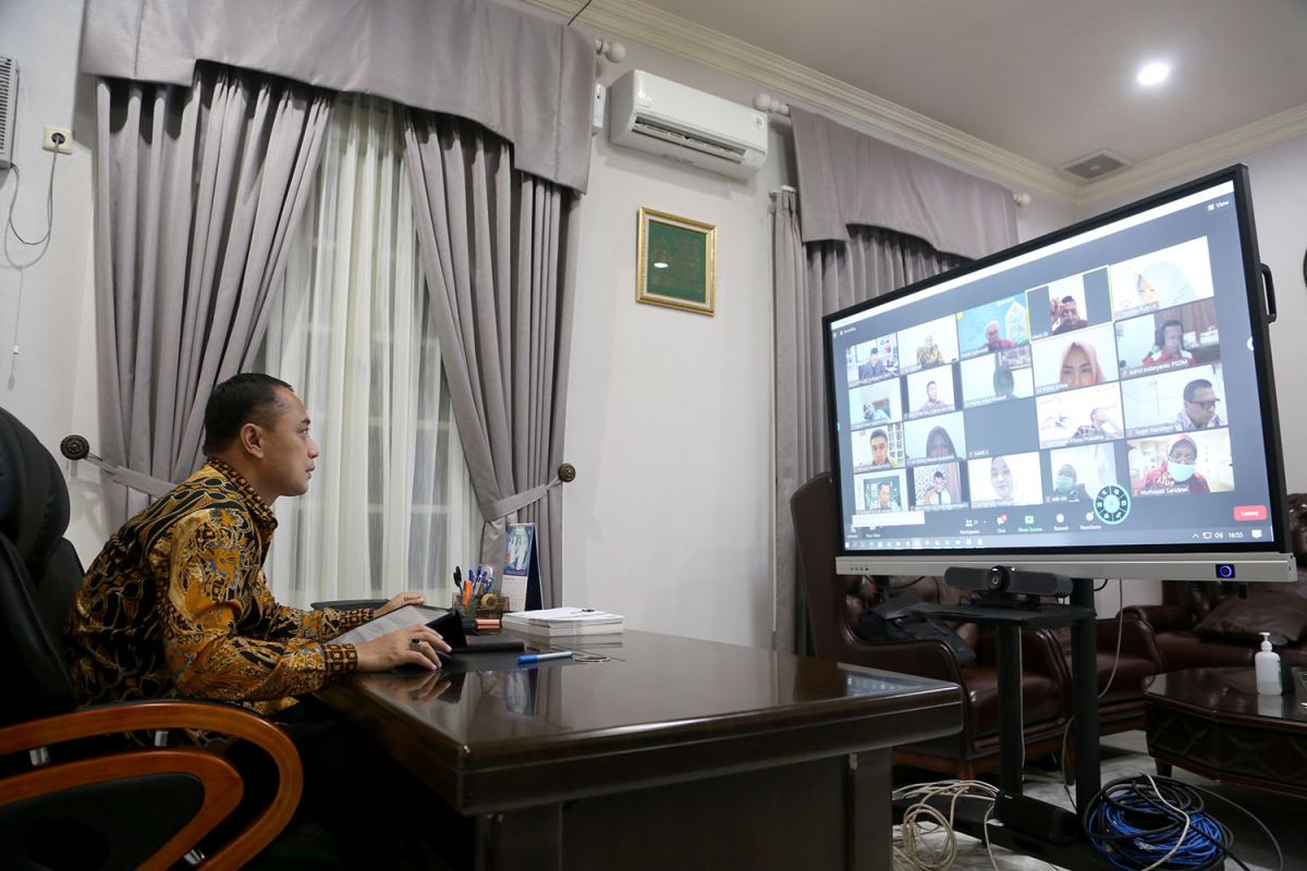Wali kota: APBD Surabaya wujudkan penghasilan warga minimal setara UMK