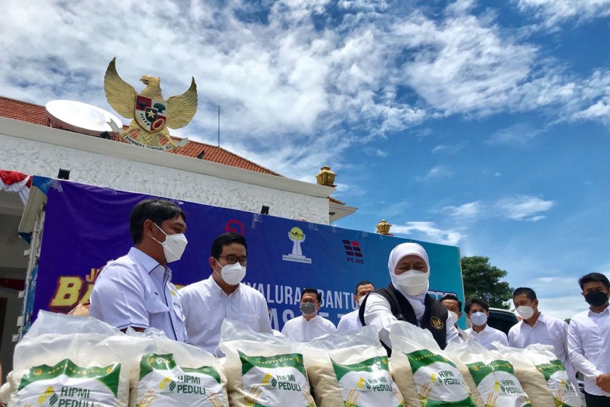 Melalui Pemprov, HIPMI Jatim salurkan 25 ton beras untuk warga terdampak pandemi