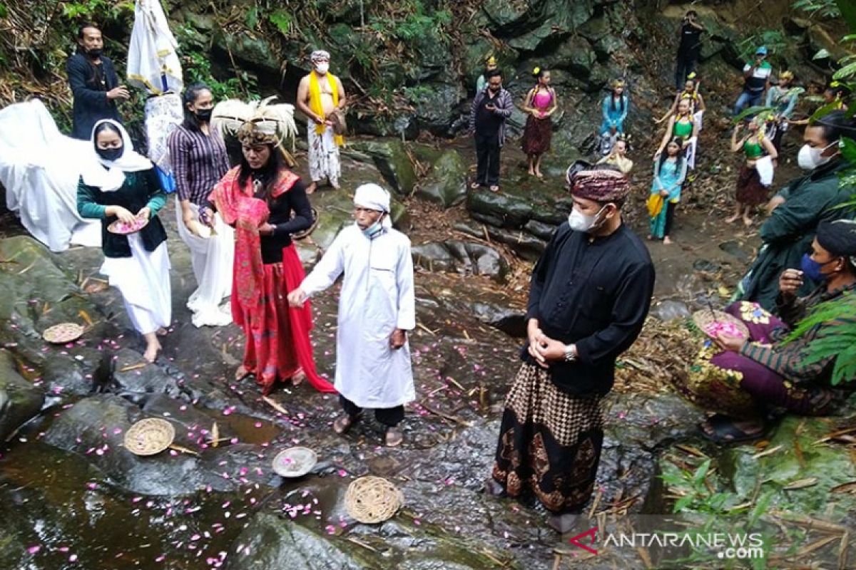 Festival Lima Gunung saat pandemi ungkap eksistensi seniman petani