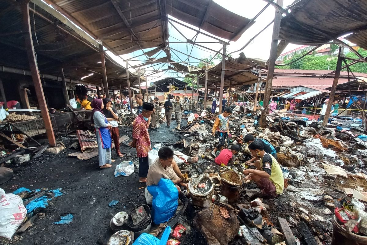 Tim Inafis lanjutkan olah TKP kebakaran Pasar Bawah Bukittinggi