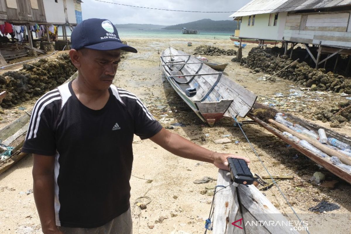 Rare Indonesia-Dinas Perikanan Buton mendorong nelayan gunakan APL melaut