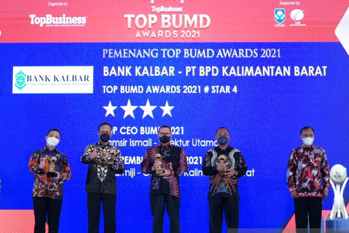 Bank Kalbar meraih tiga penghargaan TOP BUMD Award 2021