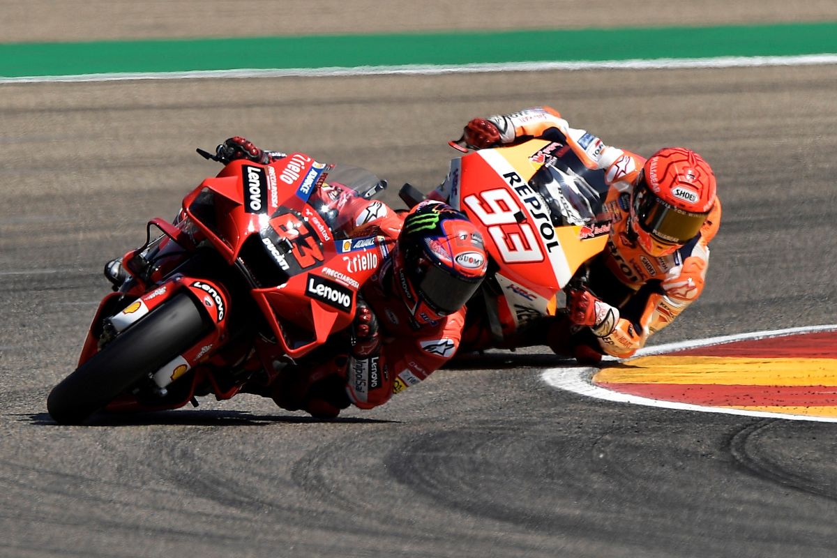 Duel dengan Marquez, Bagnaia raih kemenangan perdana MotoGP di Aragon