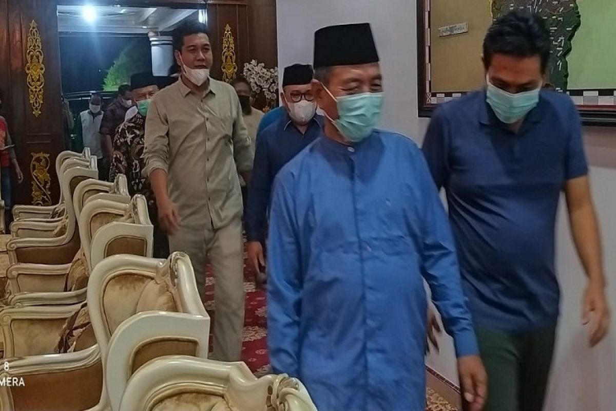 Pasca kecelakaan, Bupati Mashuri sudah kembali beraktifitas