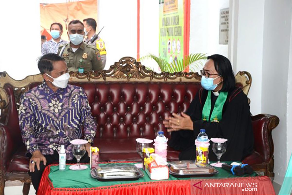 Bupati Gorontalo tinjau pelayanan vaksinasi COVID-19 di Gereja Maranatha