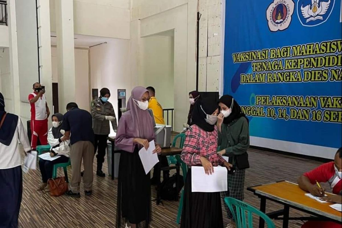 Polwan Gorontalo buka gerai vaksinasi di Kampus UNG