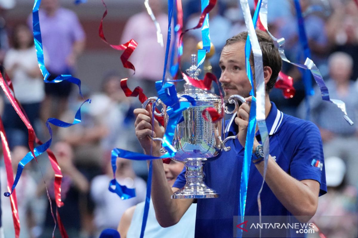 US Open: Kemenangan terasa manis bagi Medvedev usai jegal ambisi Djokovic