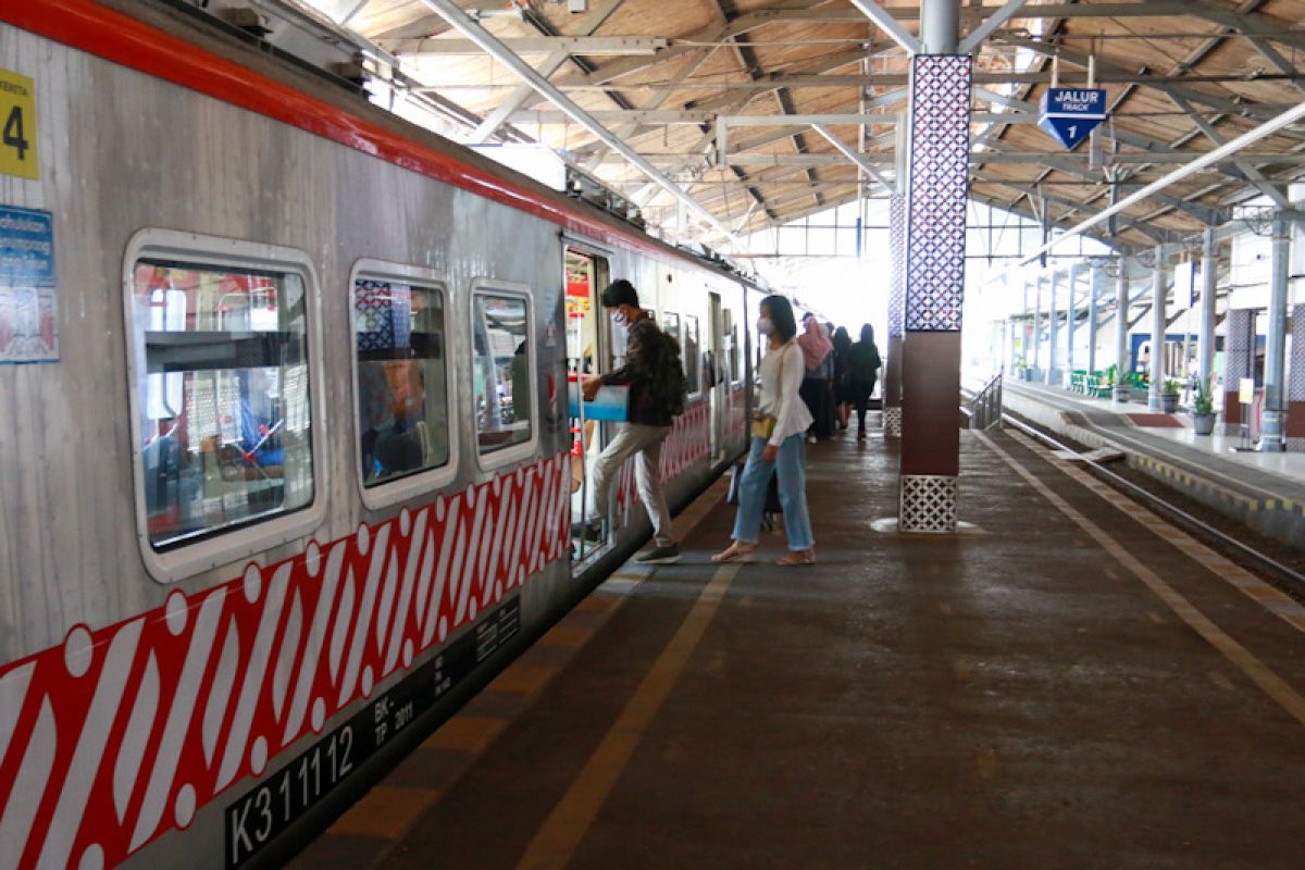 Tumbuh  tiga persen, volume penumpang KRL Yogyakarta-Solo akhir pekan