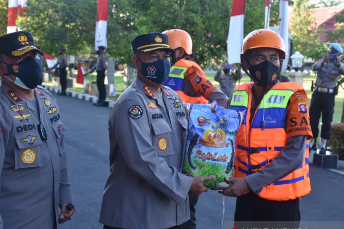 Polda Kalsel kirim bantuan korban banjir Kalteng