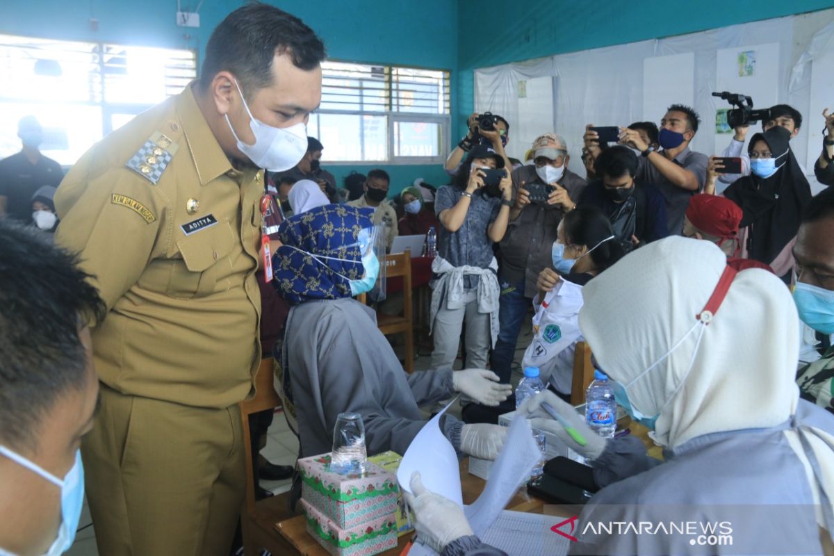 Pemkot Banjarbaru laksanakan vaksinasi pelajar SMP