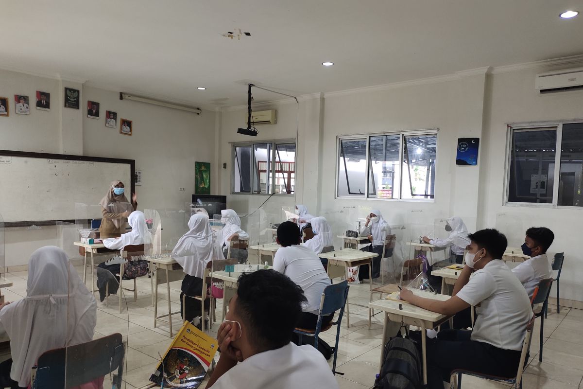 Siswa-siswi SMP di Bandarlampung mengaku bahagia bisa PTM