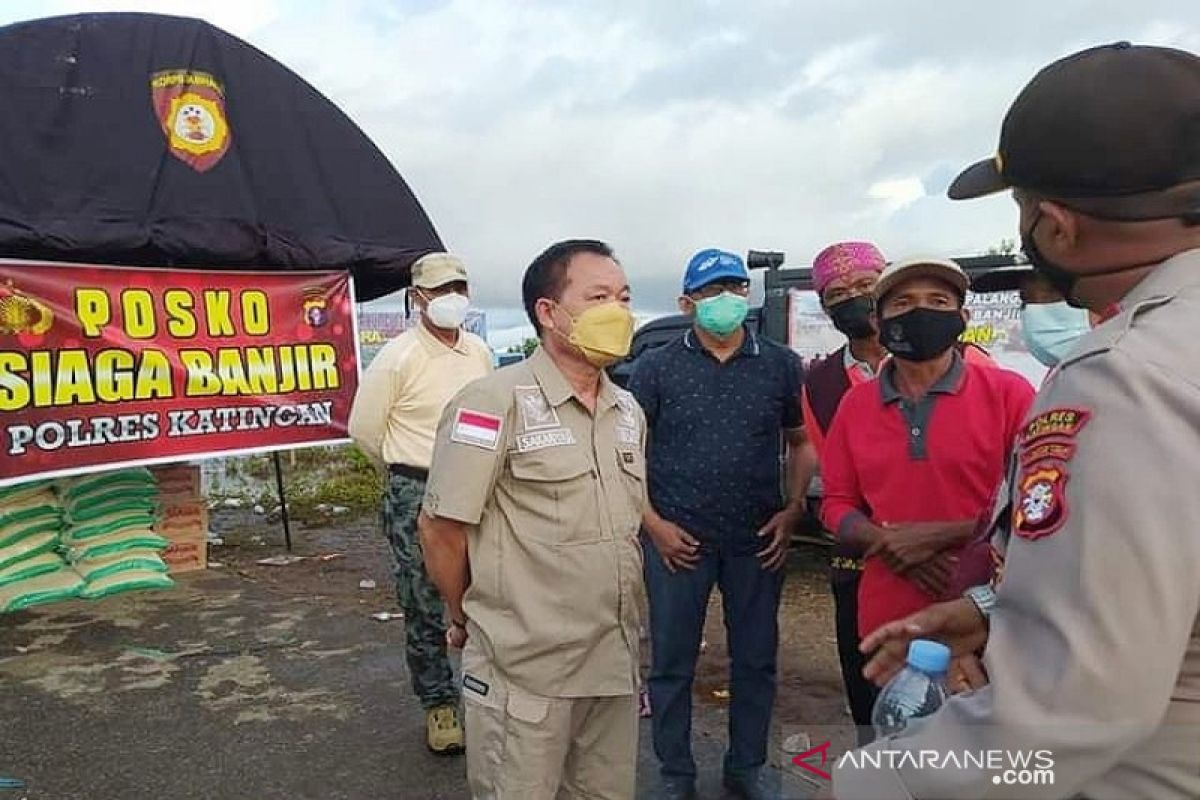 Bupati Katingan periksa ketersediaan makanan di dapur umum Tasik Payawan