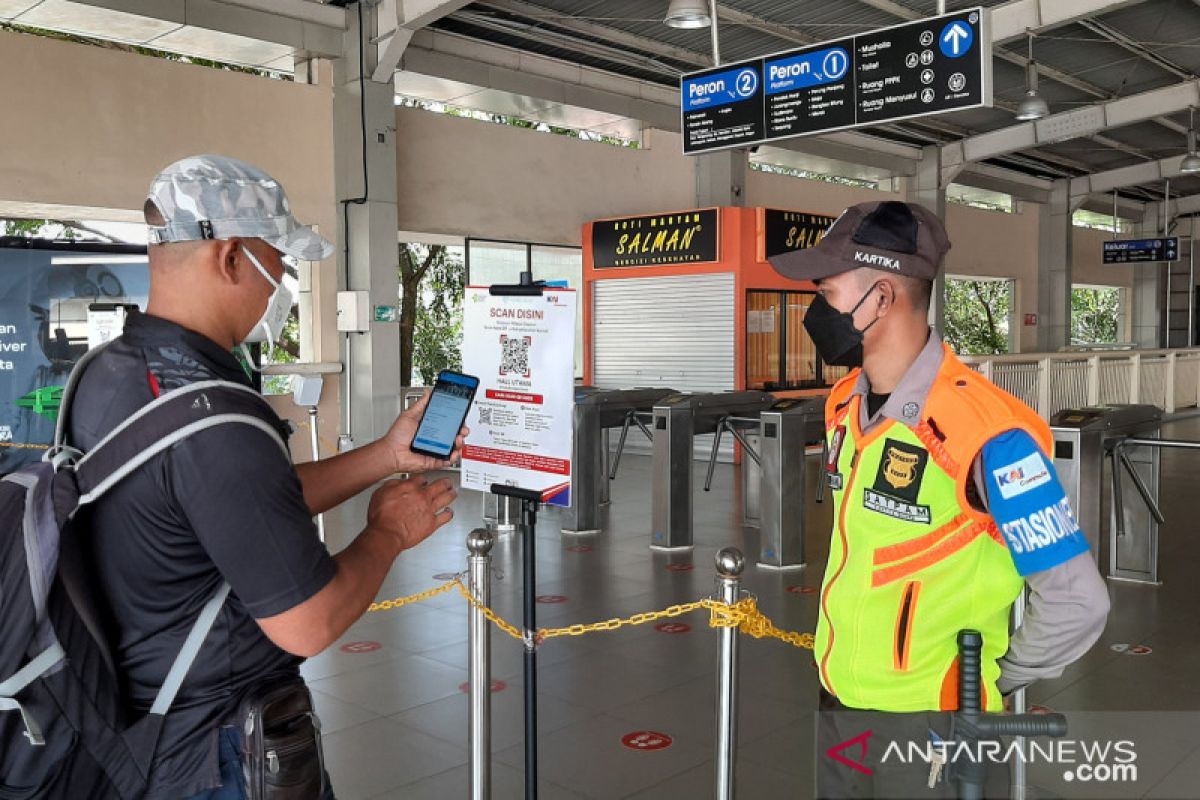 Penumpang KRL: "PeduliLindungi" lebih memudahkan dibanding STRP