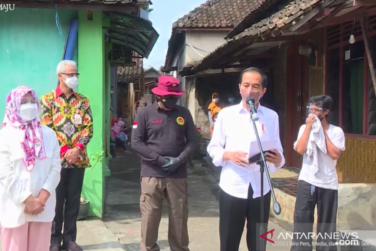 President Jokowi keen to ensure region-wise mass vaccinations run well