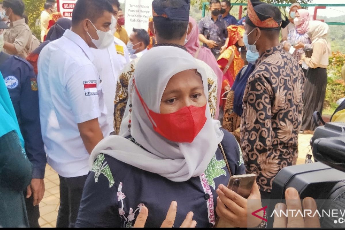 Cerita Sandiaga Uno borong dagangan warga Kampar yang rumahnya terbakar