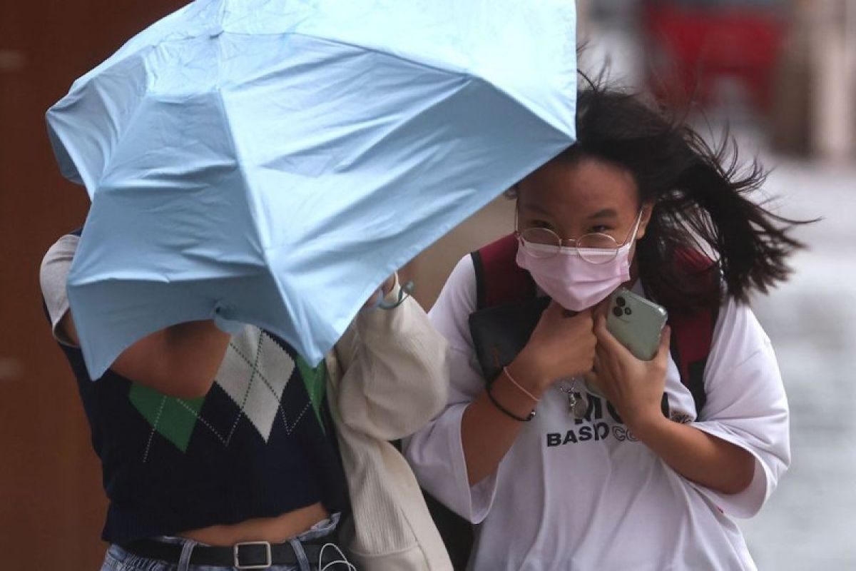 Topan Chantu bergerak dekati China, Shanghai tunda penerbangan