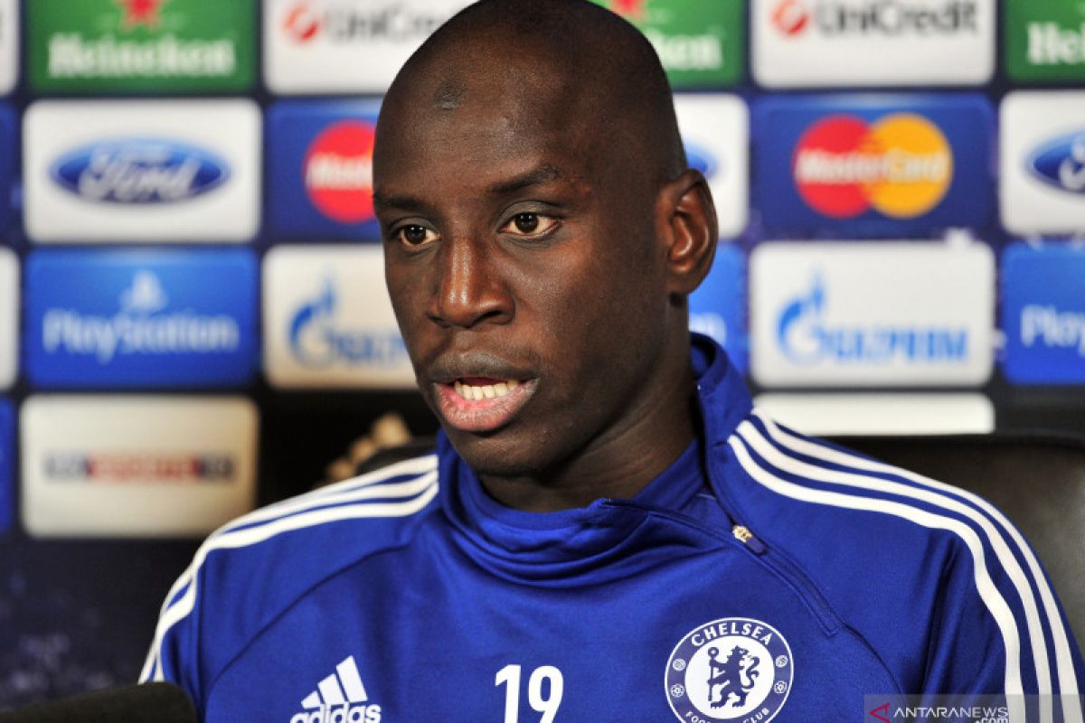 Eks penyerang Chelsea dan Newcastle Demba Ba putuskan gantung sepatu