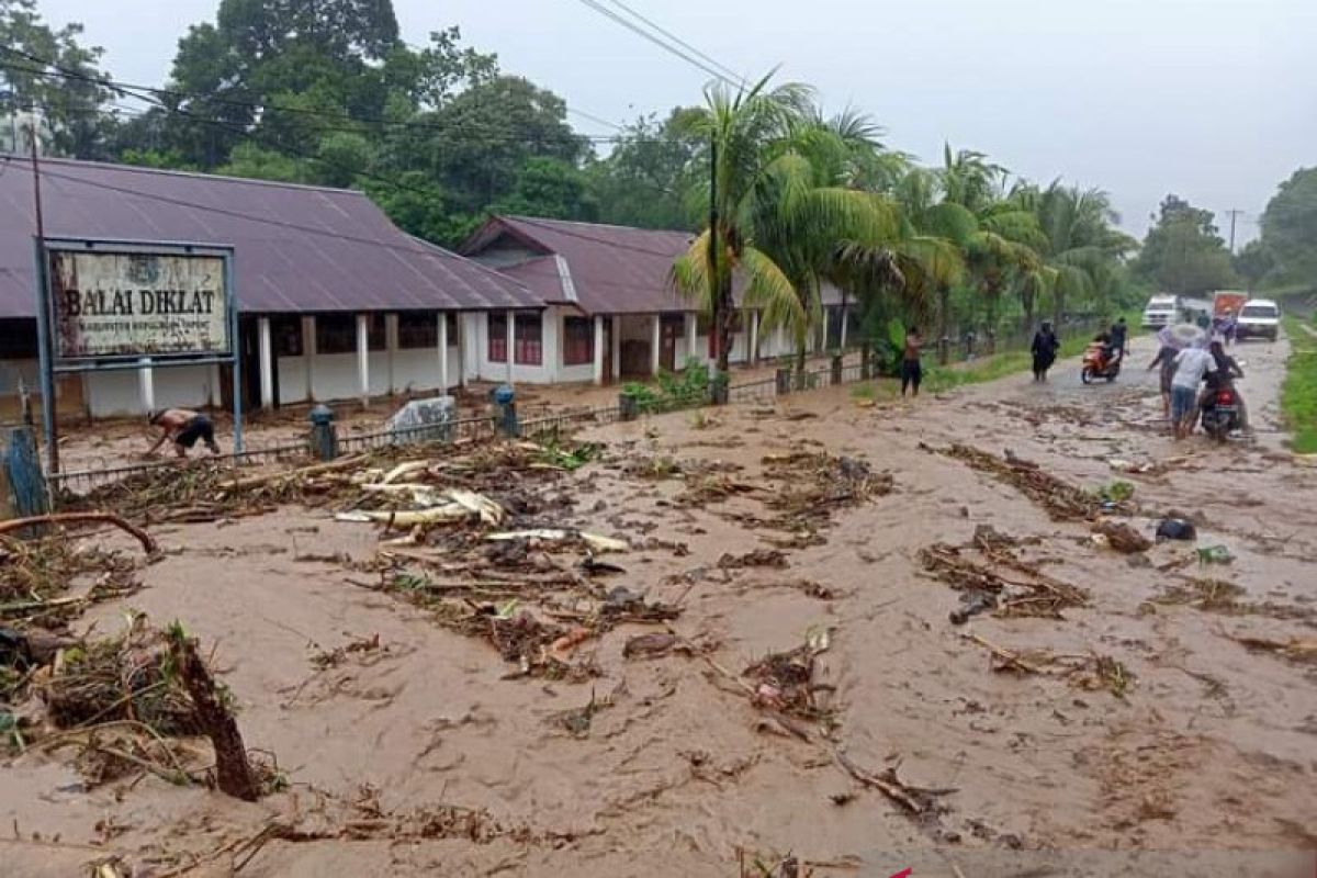 BPBD Papua masih mendata kerugian material akibat banjir di Serui
