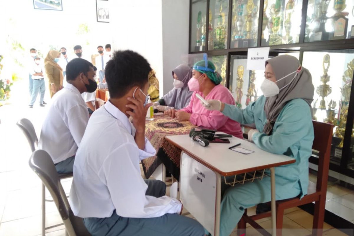 Pemkab Bangka Tengah vaksinasi 549 pelajar SMKN 1 Koba
