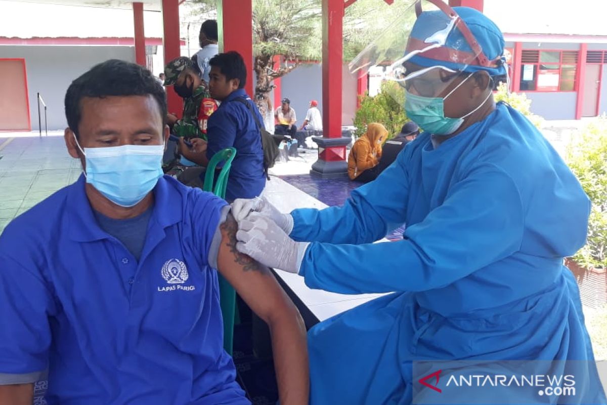 C Sulawesi: Parigi penitentiary inmates start receiving COVID shots