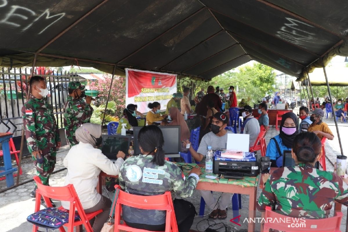 Kodam XVII/Cenderawasih bersama FKUB Keerom gelar serbuan vaksinasi warga