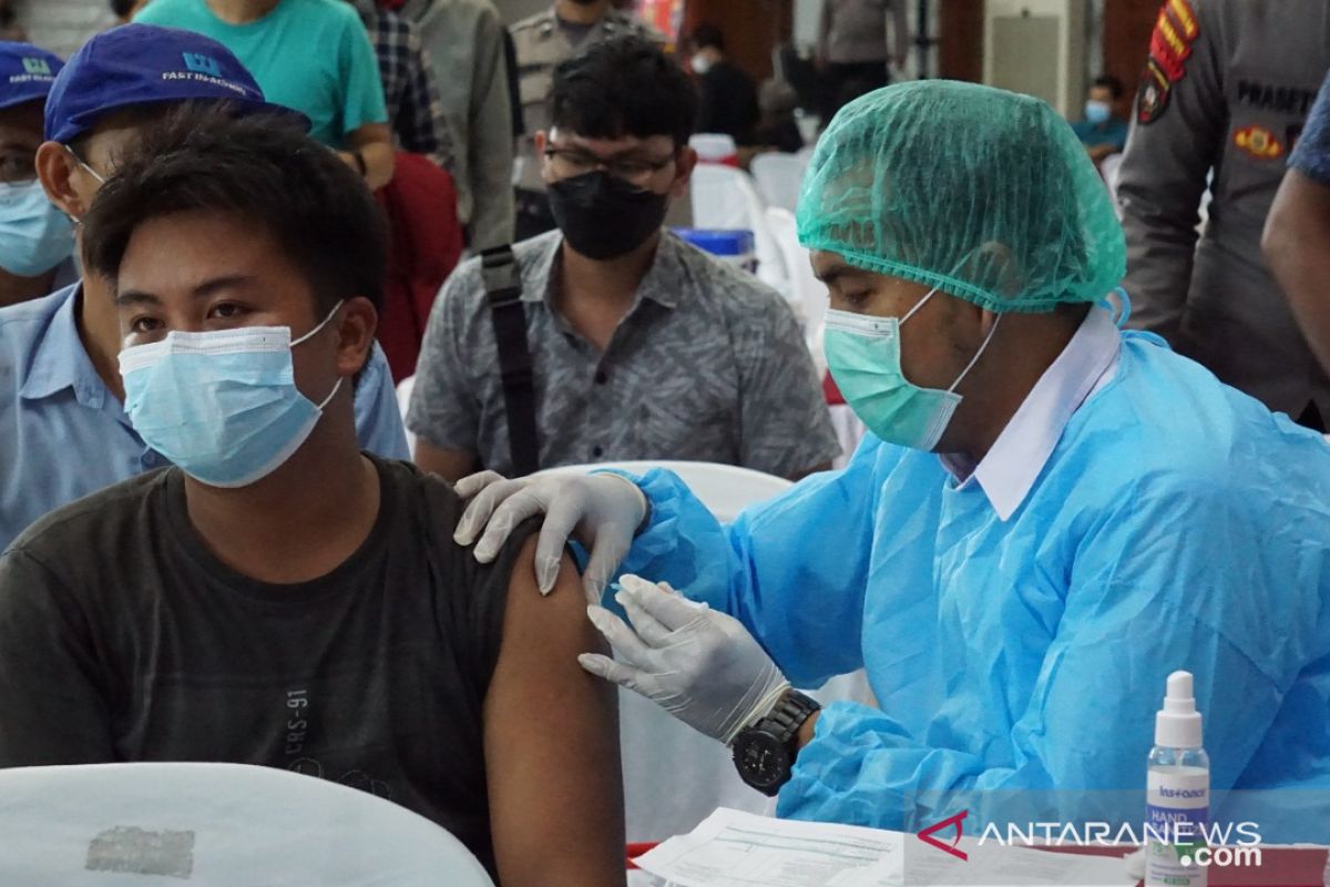 Gerai  Presisi Polda Kalsel vaksin 2.071 warga Kota Banjarmasin