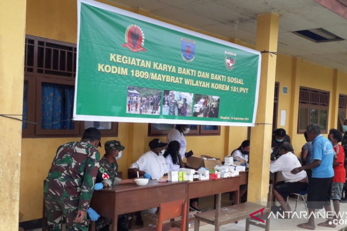 TNI AD gelar pengobatan gratis bagi pengungsi Aifat kabupaten Maybrat
