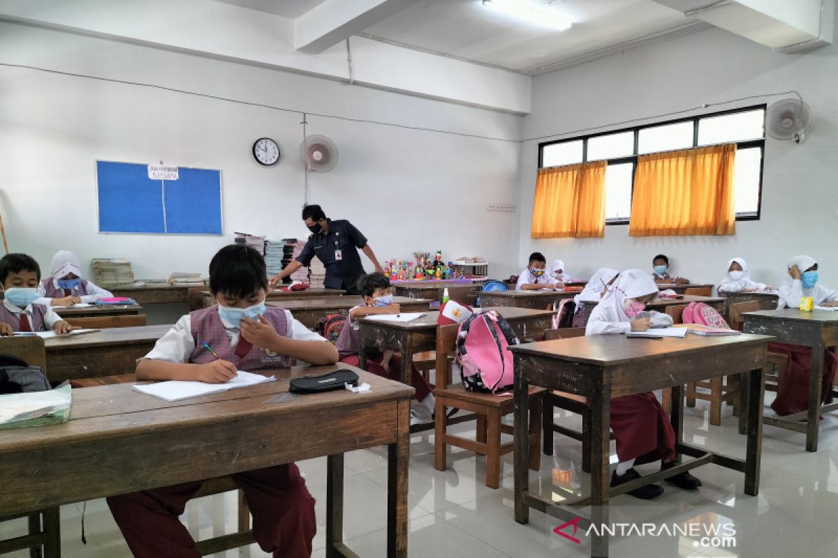 Menjelang PTM tahap dua, 72.500 siswa di Jakbar sudah divaksin