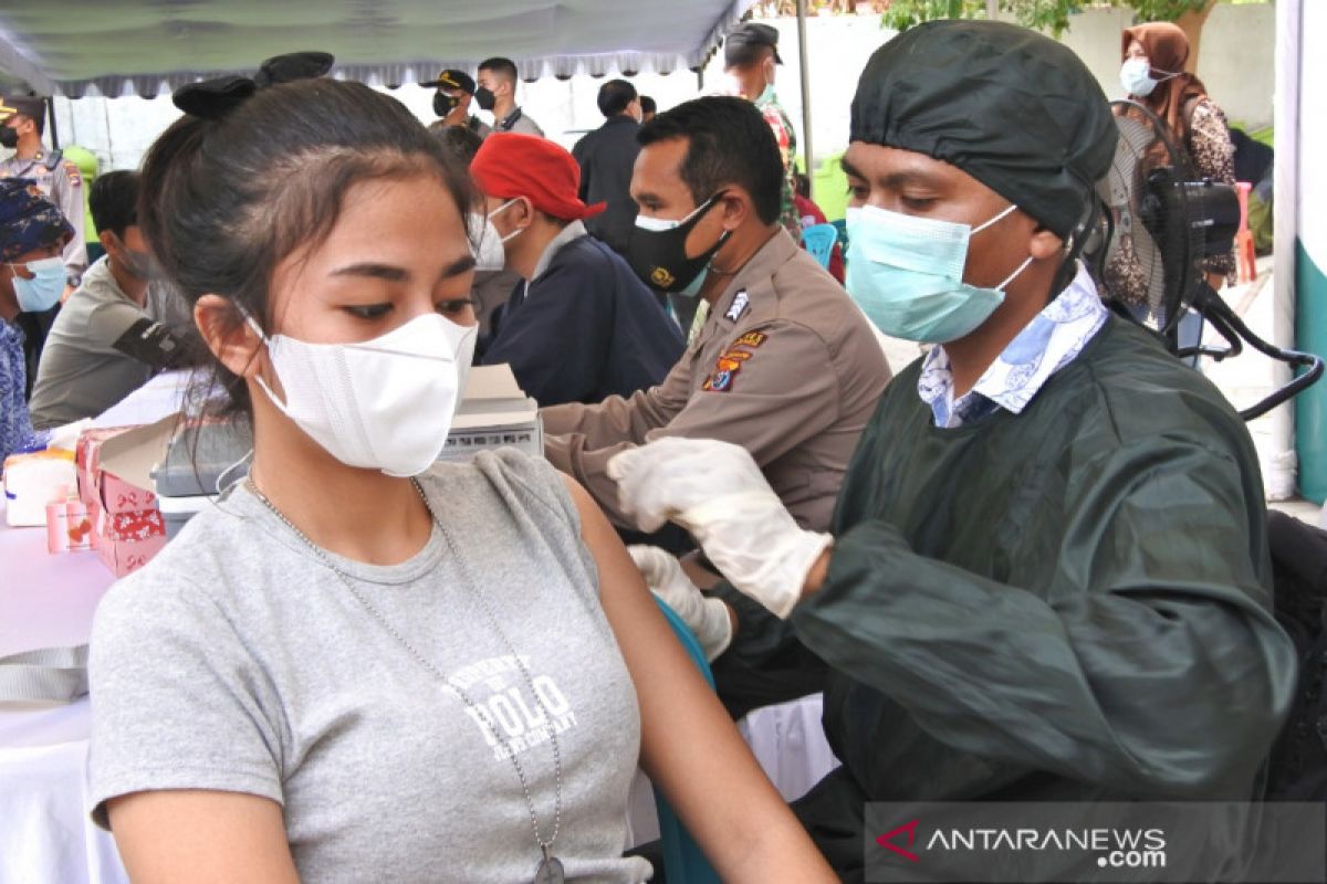 Vaksinasi pelajar SMA/SMK di NTT capai 5.600 orang