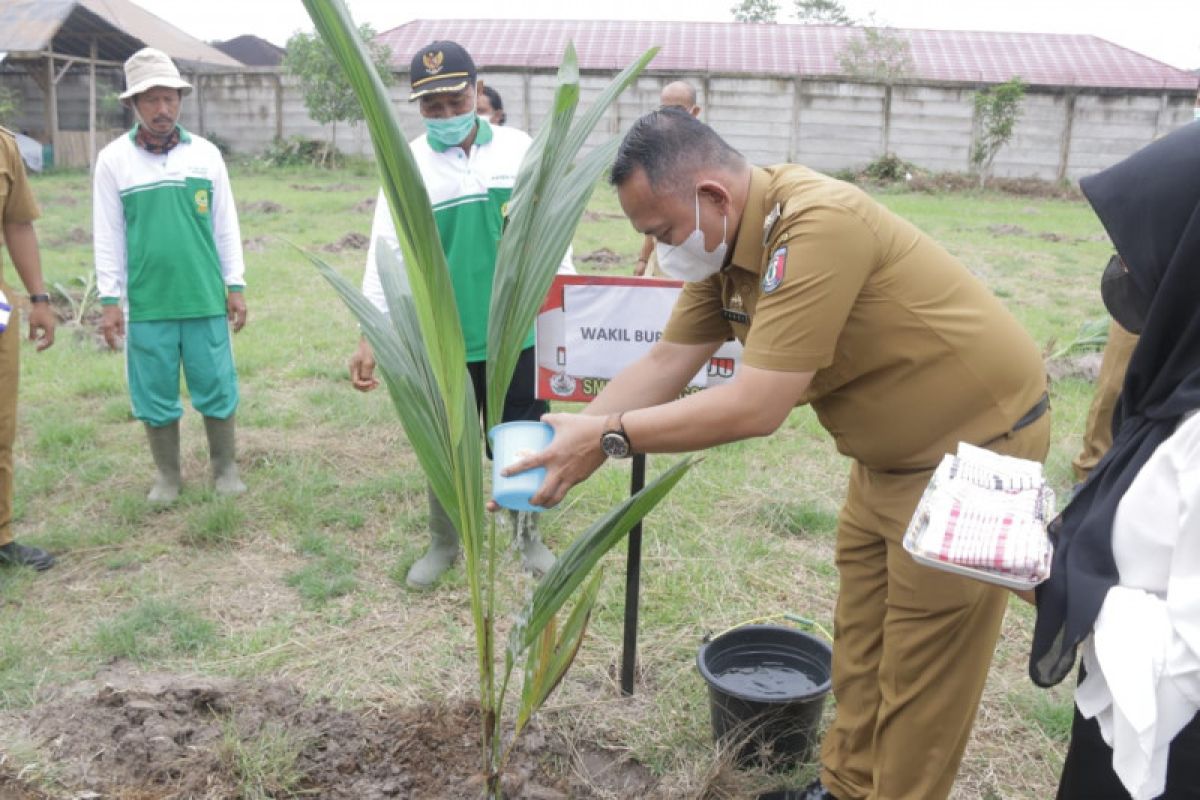 Wakil Bupati Pringsewu resmikan kebun SMPN 5 Pringsewu