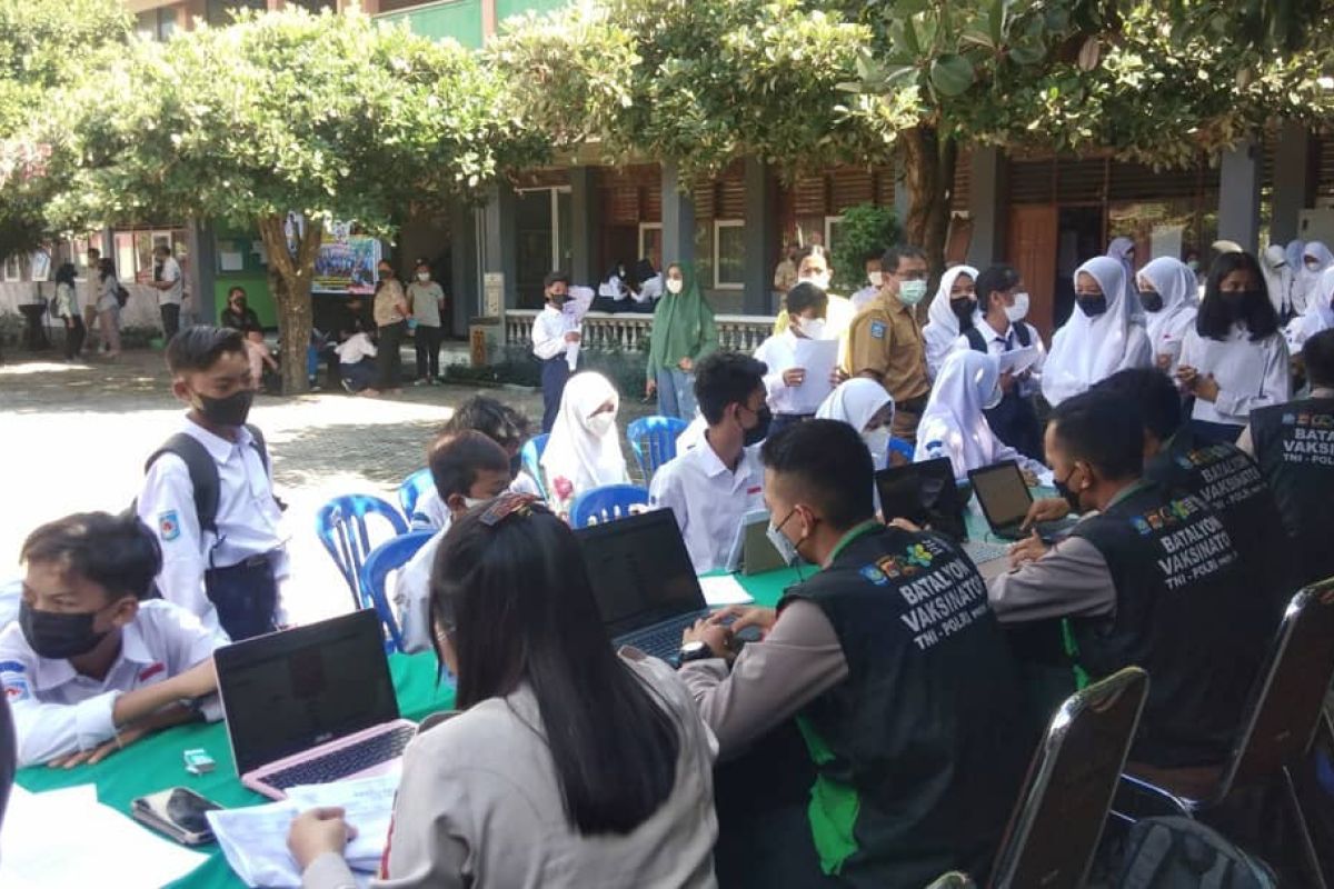 Disdik Mataram mewajibkan siswa divaksin COVID-19