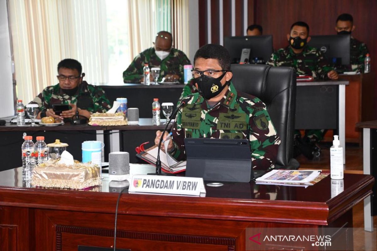 Vicon bersama Pangdam Brawijaya, Panglima TNI evaluasi penanganan COVID-19