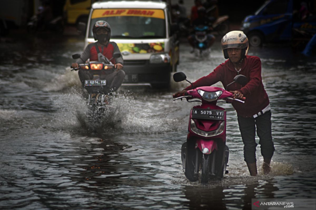 BMKG : Belasan provinsi hadapi potensi hujan lebat yang bisa menyebabkan banjir