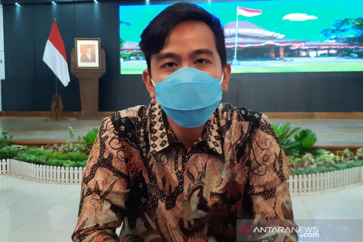 Gibran: Vaksinasi di Solo capai 100 persen