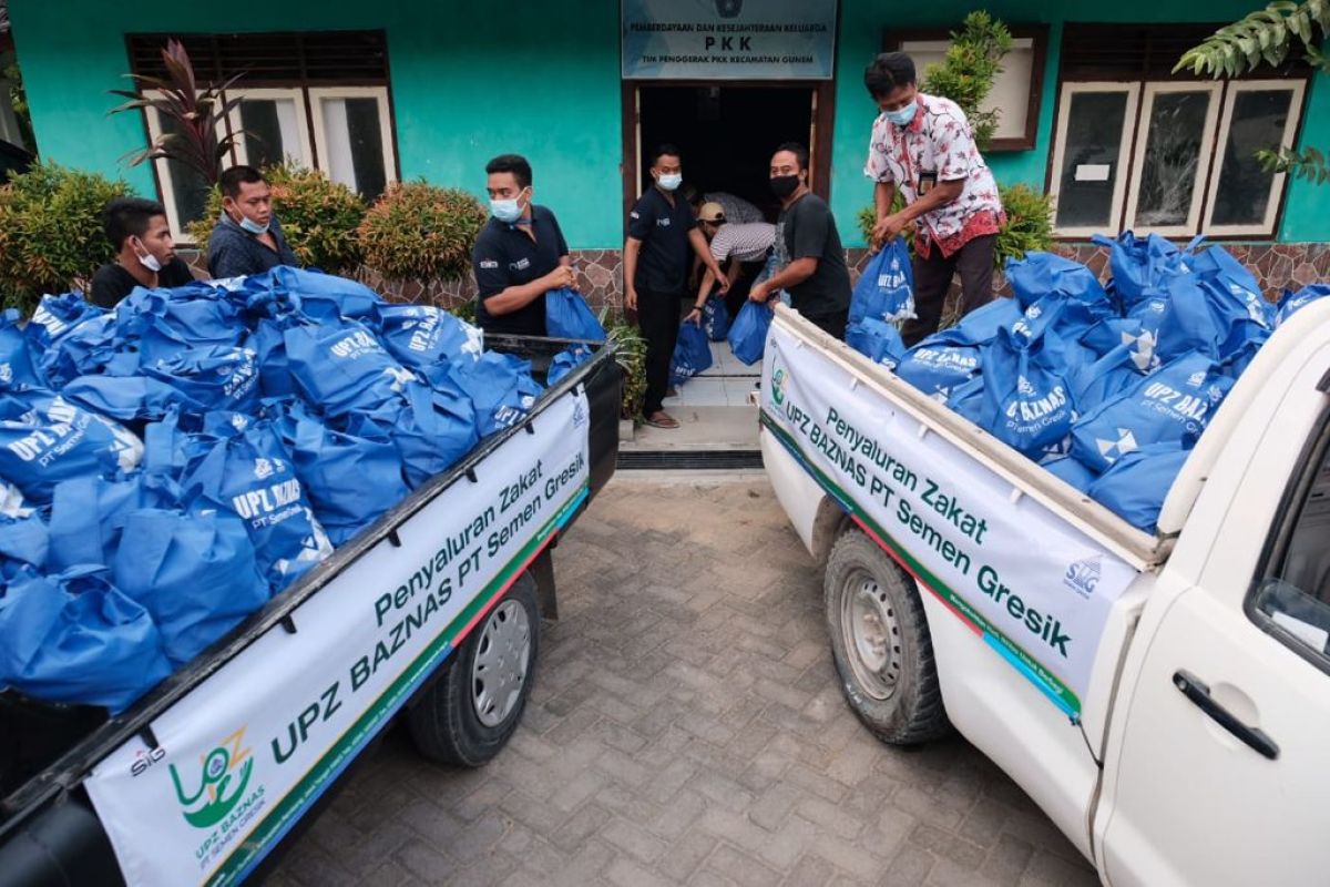 Karyawan Semen Gresik salurkan zakat senilai Rp88 juta