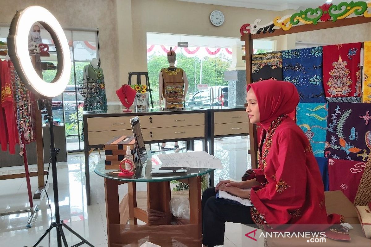 Dekranasda promosikan produk Kalteng melalui 'Rumah Kriya Asri'