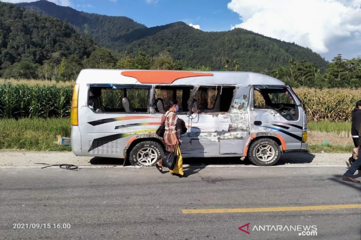 Dua warga Pahae Taput meninggal akibat truk bata tabrak bus di Toba